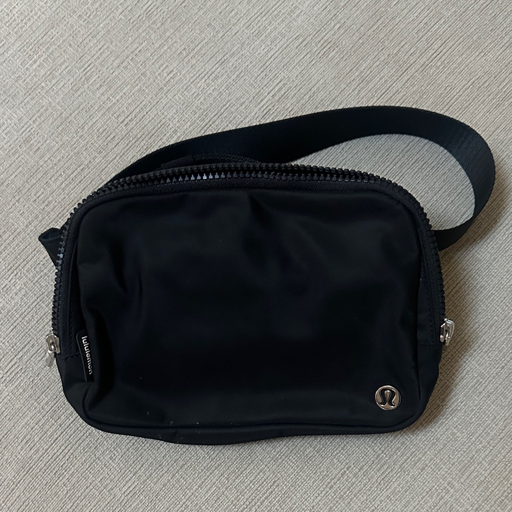 lululemon Large Black Belt Bag